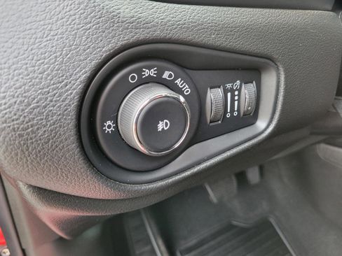 Used 2017 Jeep Renegade Trailhawk image 9