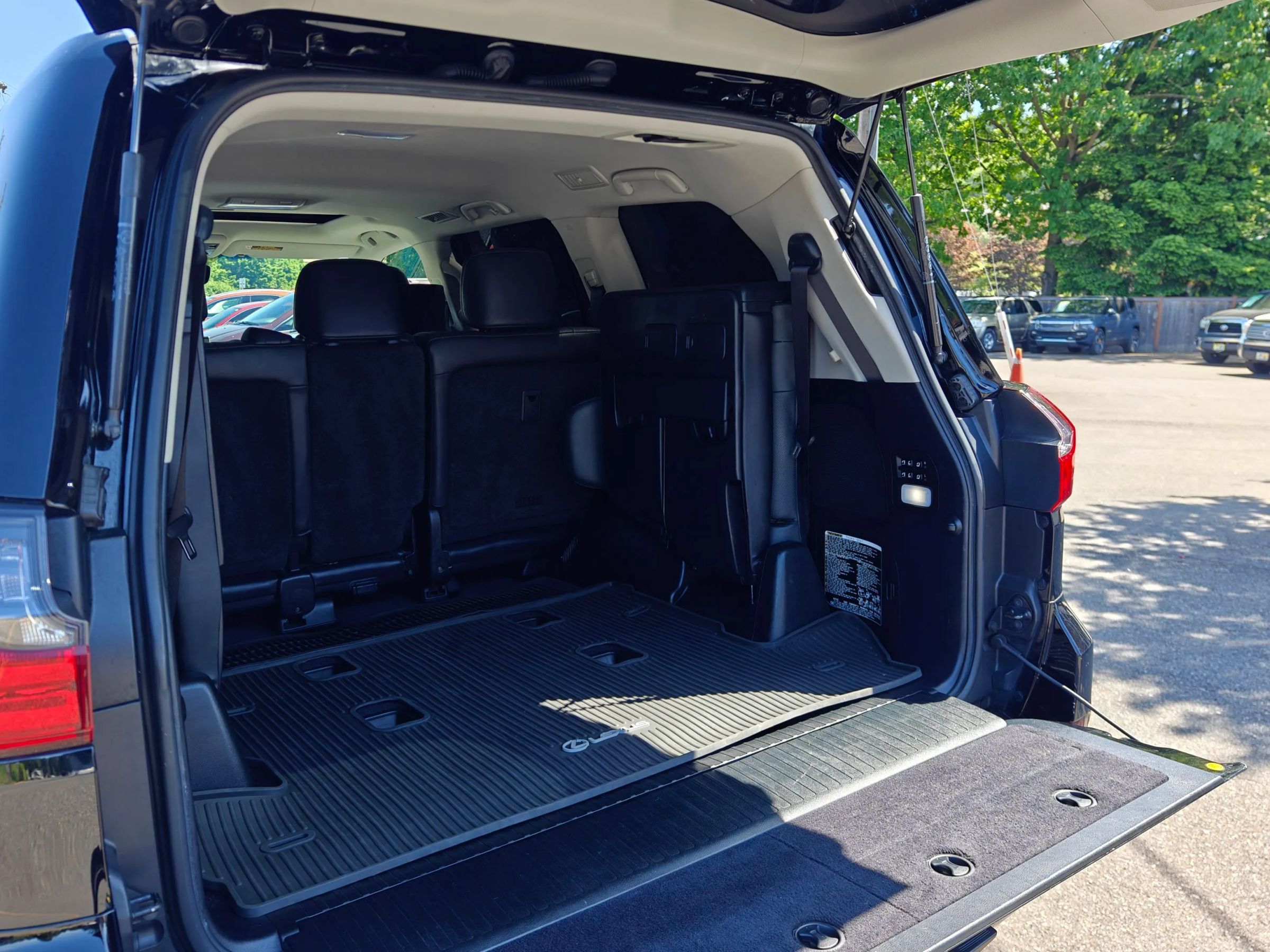 Used 2018 Lexus LX 570 4WD image 58