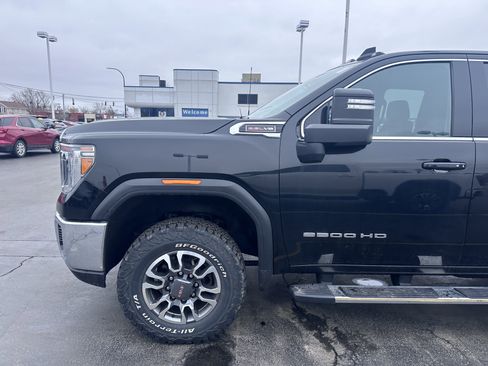 Used 2022 GMC Sierra 2500 SLE w/ SLE Convenience Package image 2