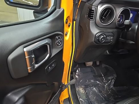 Used 2021 Jeep Wrangler Sport AWD/4WD image 27