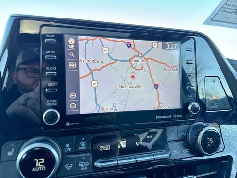 Used 2020 Toyota Highlander XLE image 15