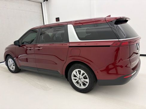 Used 2024 Kia Carnival LX FWD image 17