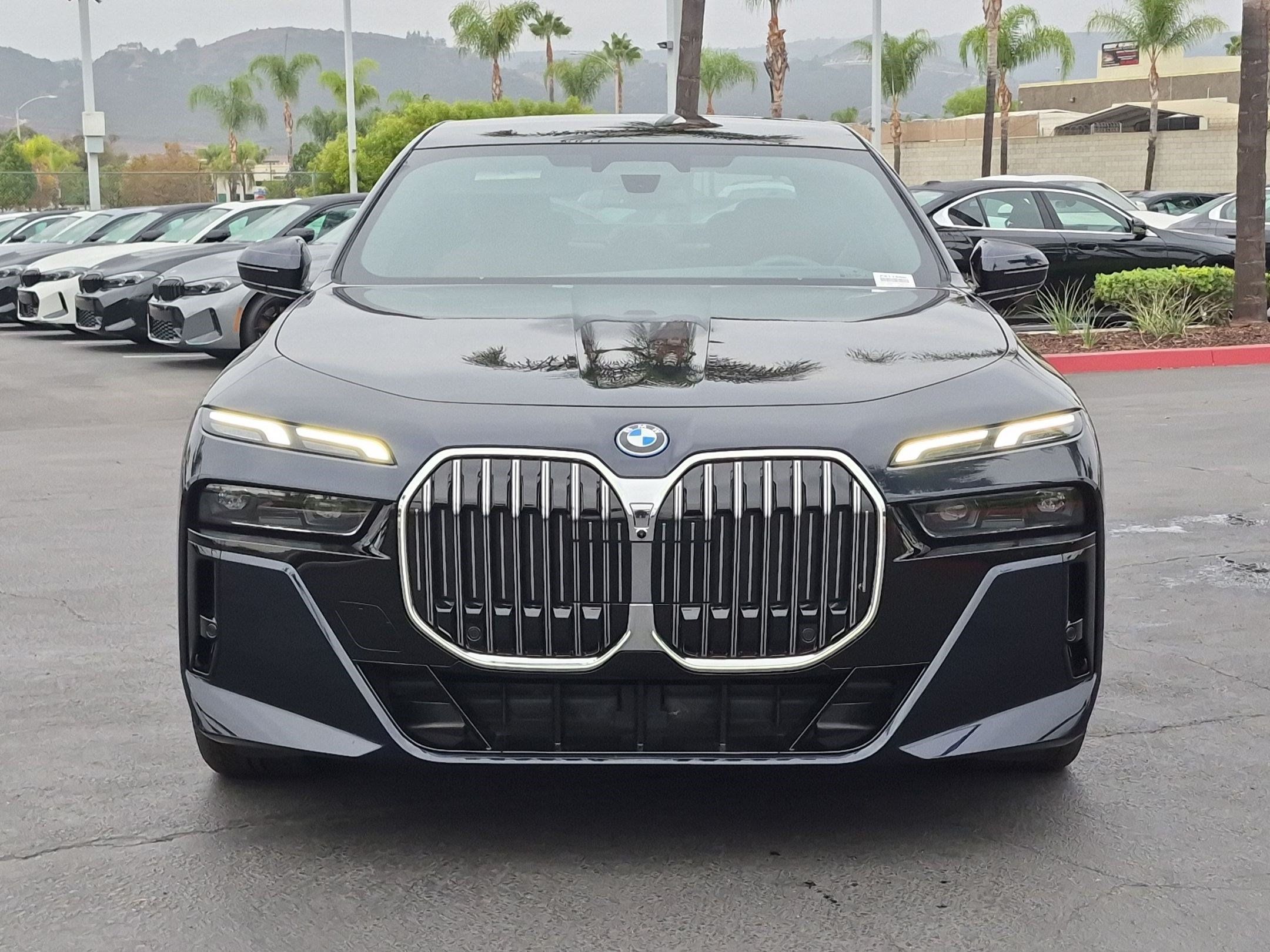 Used 2026 BMW 750e xDrive AWD/4WD image 3