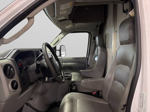 Used 2017 Ford E-350 and Econoline 350 Super Duty w/ Power Windows & Locks Group RWD image 15