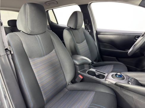 Used 2025 Nissan Leaf S image 30