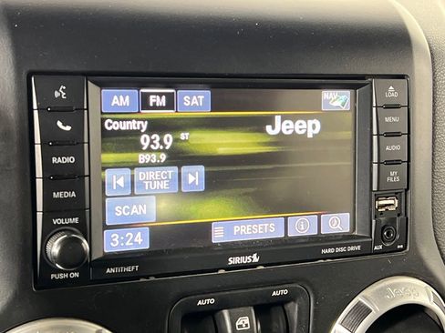 Used 2013 Jeep Wrangler Unlimited Sahara w/ Connectivity Group image 23