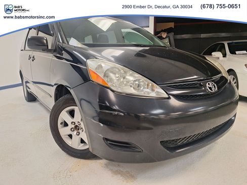 Used 2009 Toyota Sienna CE FWD image 1