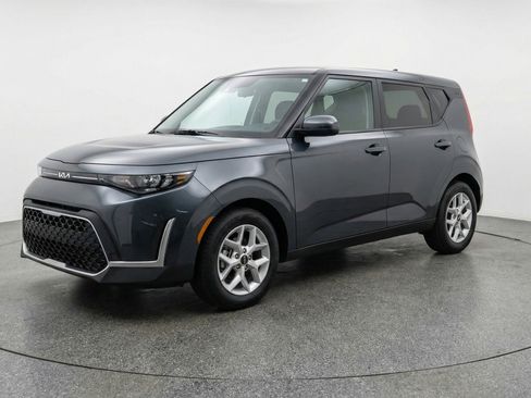 Used 2025 Kia Soul LX w/ LX Technology Package FWD image 3