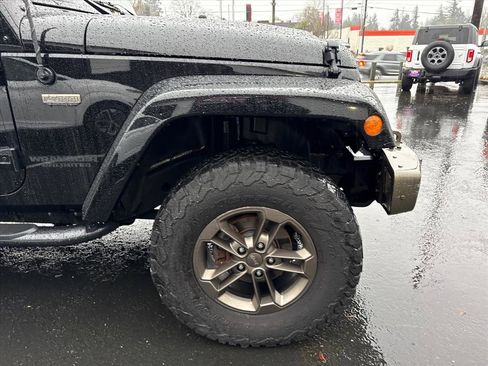 Used 2017 Jeep Wrangler Unlimited Sahara image 9