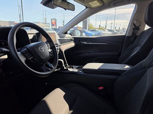 Used 2025 Toyota Camry LE image 9