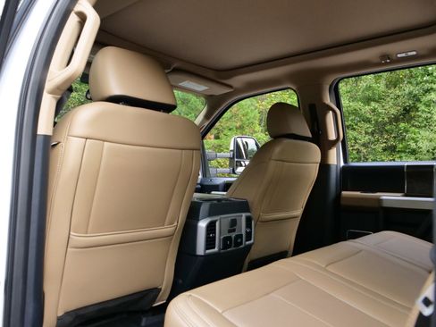 Used 2022 Ford F250 Lariat w/ Tremor Off-Road Package image 28