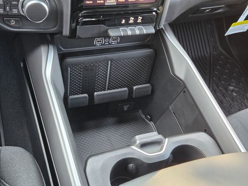 New 2026 RAM 1500 Big Horn AWD/4WD image 31