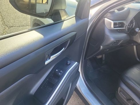 Used 2023 Toyota Highlander XLE image 15