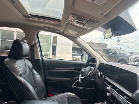 Used 2025 Kia Telluride S FWD image 9