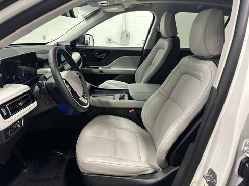 Used 2025 Lincoln Aviator Reserve AWD/4WD image 16