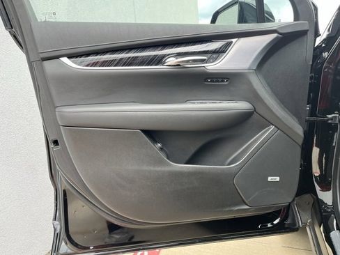 Certified 2025 Cadillac XT6 Premium Luxury image 33