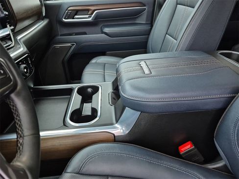 Used 2024 Chevrolet Silverado 2500 High Country w/ High Country Premium Package image 27