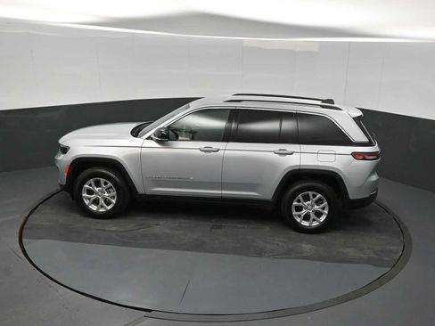 Used 2023 Jeep Grand Cherokee Limited w/ Trailer Tow Prep Group (B) AWD/4WD image 13