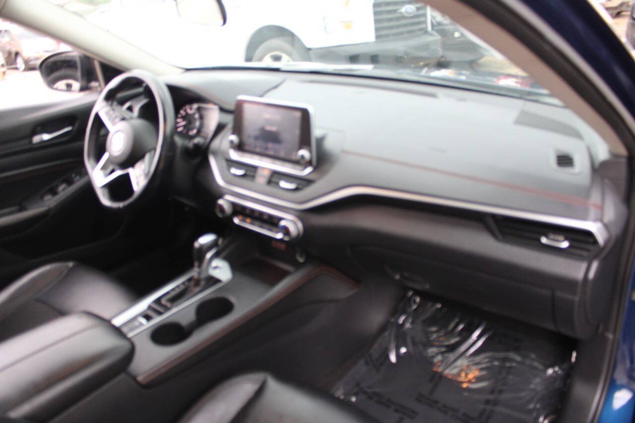 Used 2019 Nissan Altima 2.5 SR w/ SR Premium Package AWD/4WD image 14