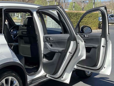 Used 2022 BMW X5 sDrive40i w/ Parking Assistance Package RWD image 61