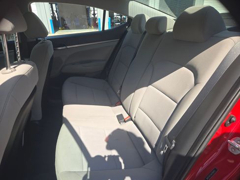 Used 2018 Hyundai Elantra SE w/ SE Connectivity Package 04 FWD image 13