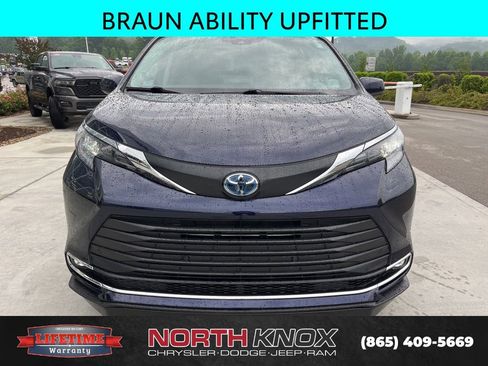 Used 2024 Toyota Sienna XLE w/ XLE Plus Package FWD image 30