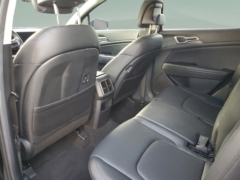 Used 2023 Kia Sportage EX image 6