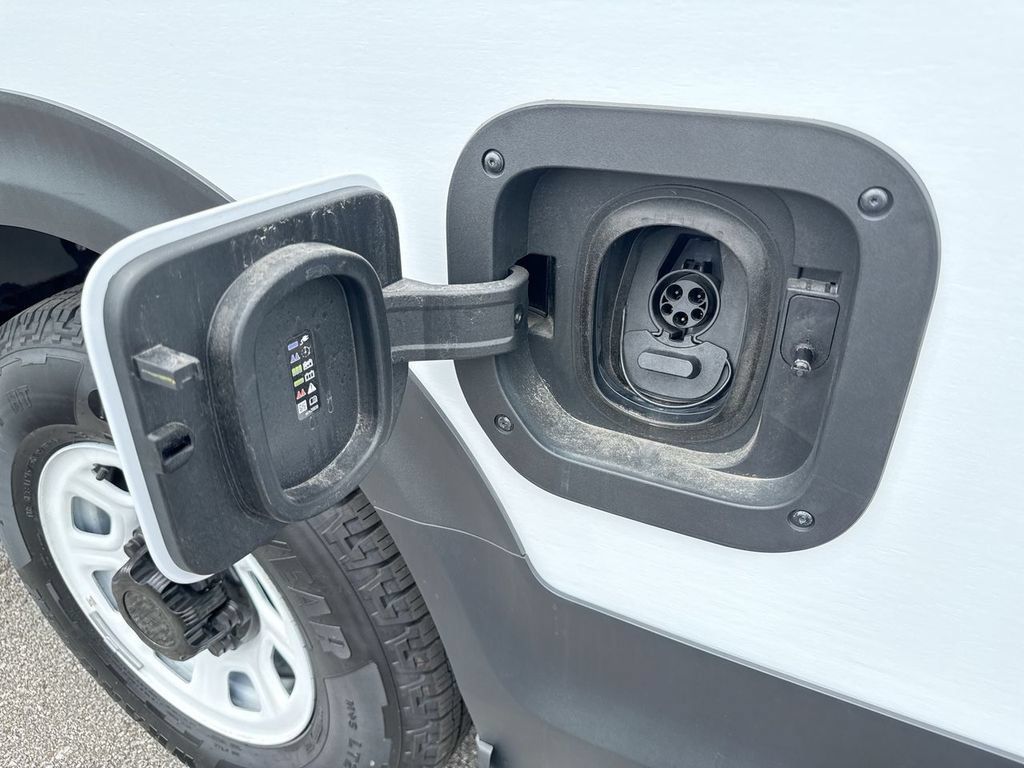 Used 2024 Chevrolet Brightdrop 600 w/ Battery Pack, Max Range AWD/4WD image 14