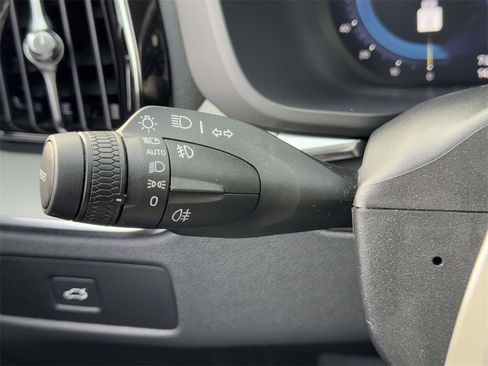 Certified 2025 Volvo XC60 B5 Plus image 21