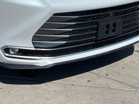 Used 2024 Toyota Sienna Platinum image 8