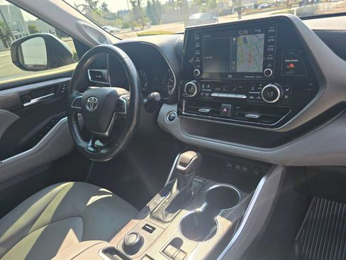 Used 2021 Toyota Highlander Limited AWD/4WD image 8
