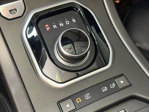 Used 2018 Land Rover Range Rover Evoque SE image 19