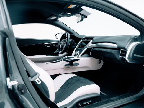 Used 2017 Acura NSX image 30