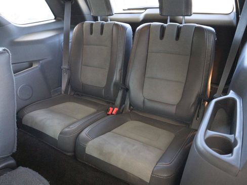 Used 2015 Ford Explorer XLT w/ Equipment Group 202B FWD image 24