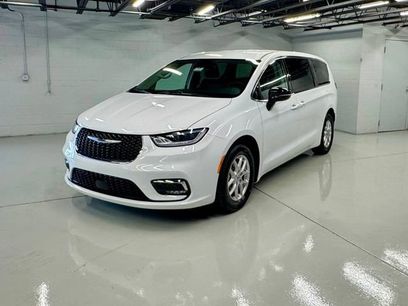 Used 2024 Chrysler Pacifica Touring-L