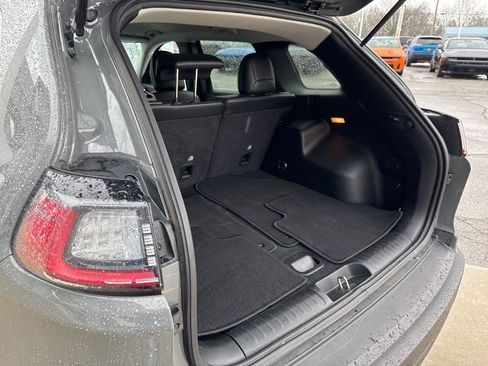 Used 2021 Jeep Cherokee Latitude Plus image 14