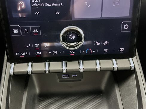 Used 2025 GMC Terrain Elevation AWD/4WD image 23