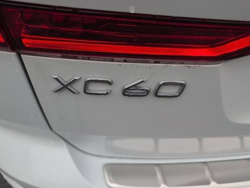 Used 2023 Volvo XC60 B5 Ultimate image 10