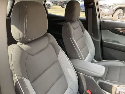 Used 2025 Chevrolet TrailBlazer LT FWD image 17