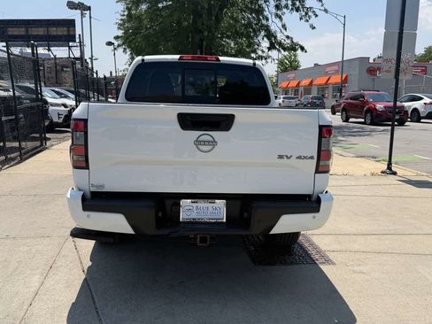 Used 2022 Nissan Frontier SV AWD/4WD image 6