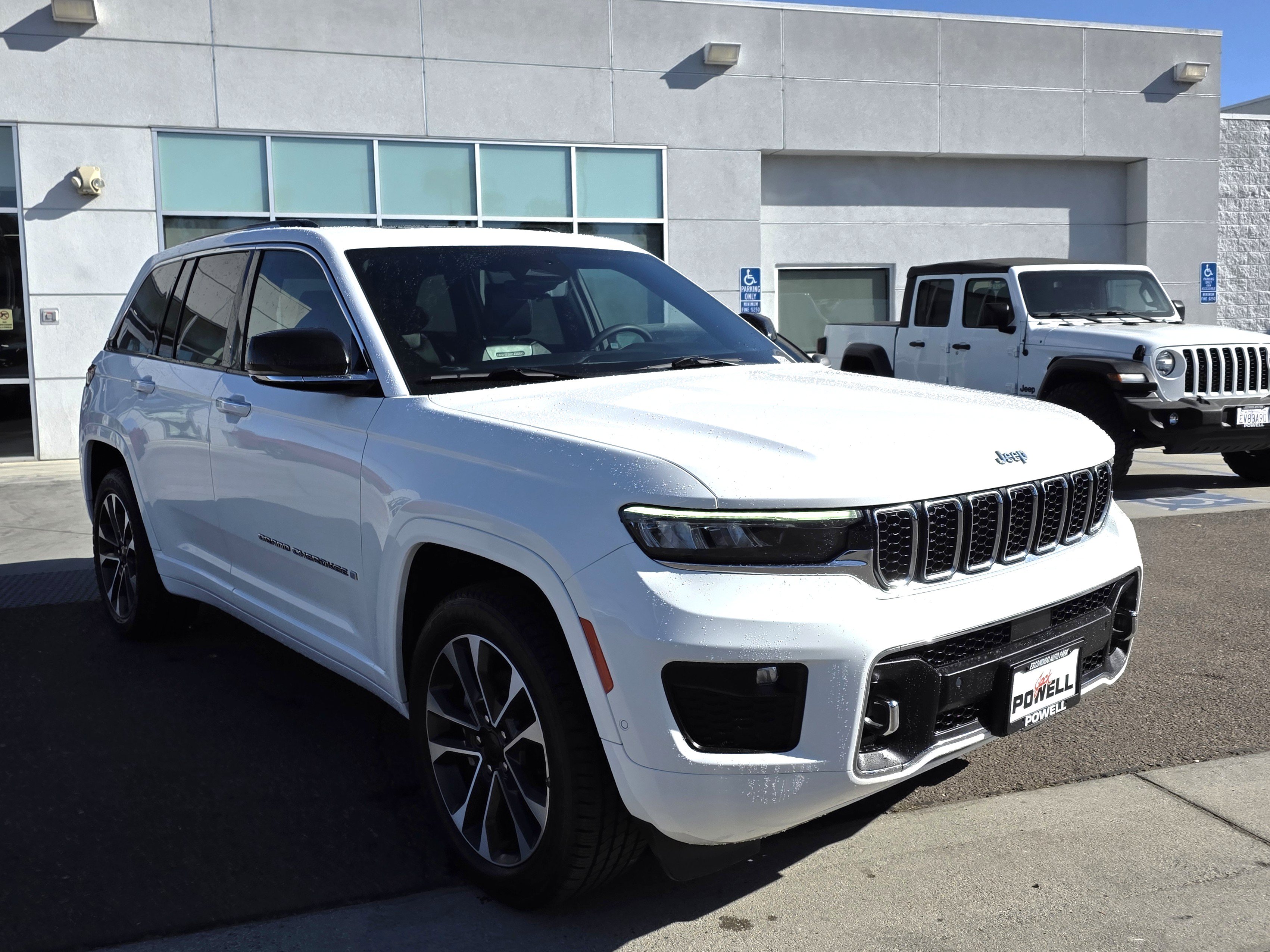 Used 2023 Jeep Grand Cherokee Overland w/ Luxury Tech Group IV RWD image 6