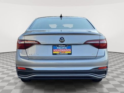 Used 2024 Volkswagen Jetta SE FWD image 6