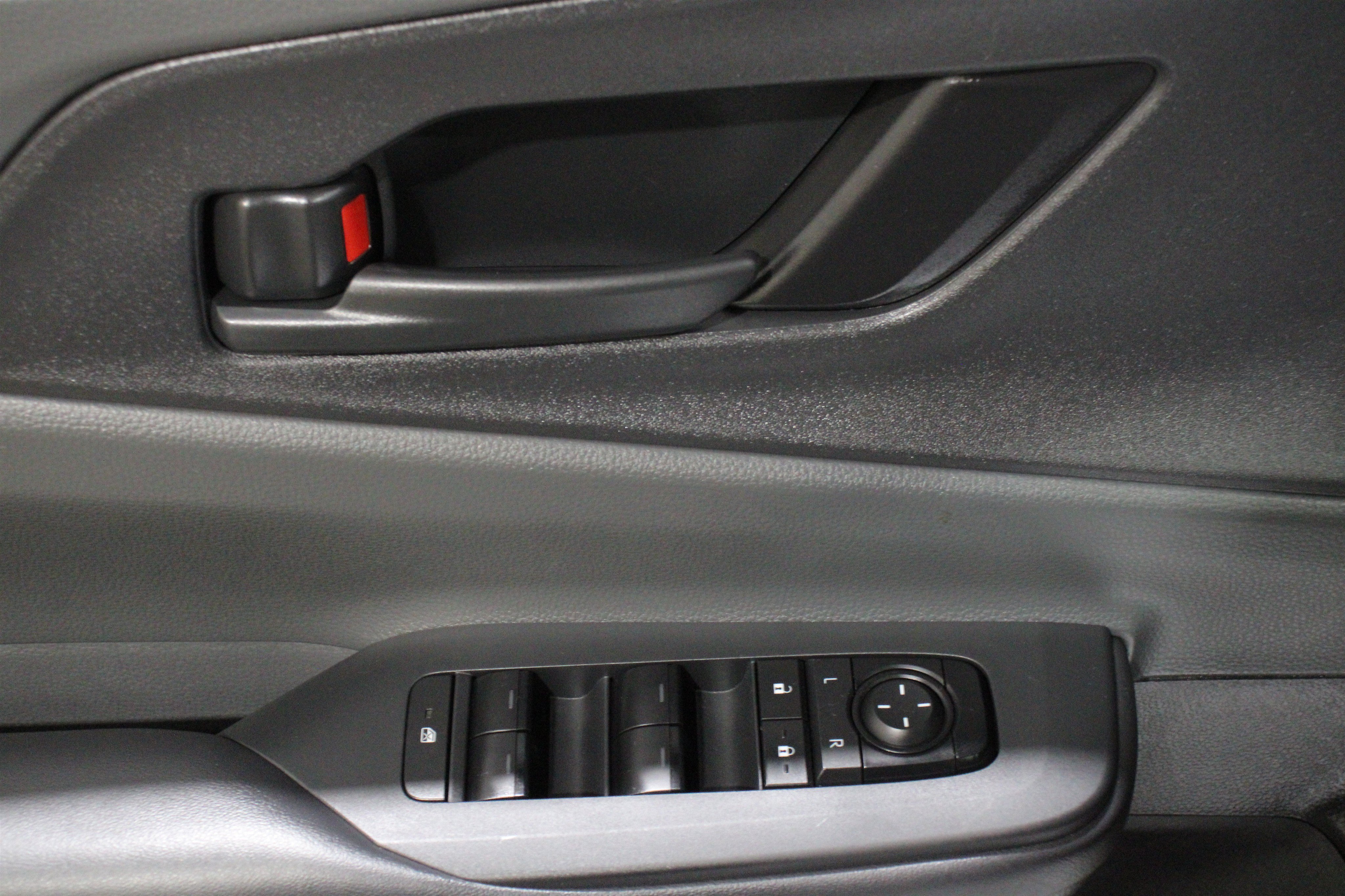 Used 2024 Toyota Prius LE FWD image 7