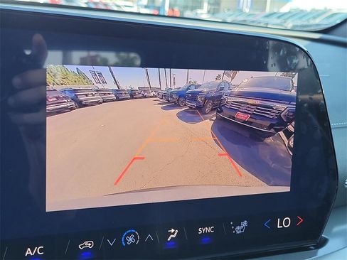 New 2026 Chevrolet Traverse LT image 8