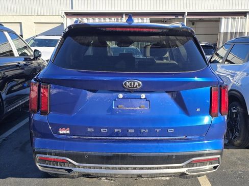 Used 2021 Kia Sorento S w/ Panoramic Sunroof Package image 3