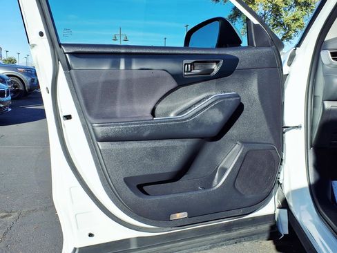 Used 2024 Toyota Highlander LE image 20