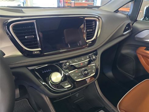 New 2026 Chrysler Pacifica Pinnacle image 20