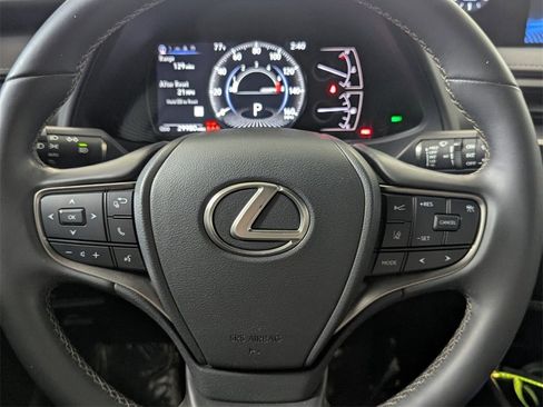 Used 2022 Lexus UX 200 image 17