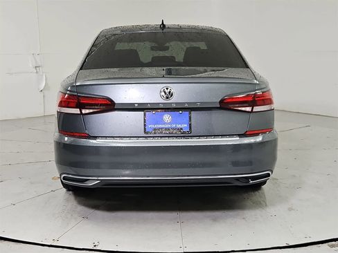 Certified 2022 Volkswagen Passat 2.0T SE image 5