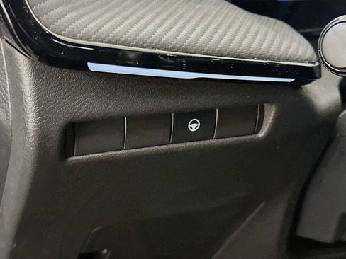 Used 2025 Nissan Kicks SR image 17